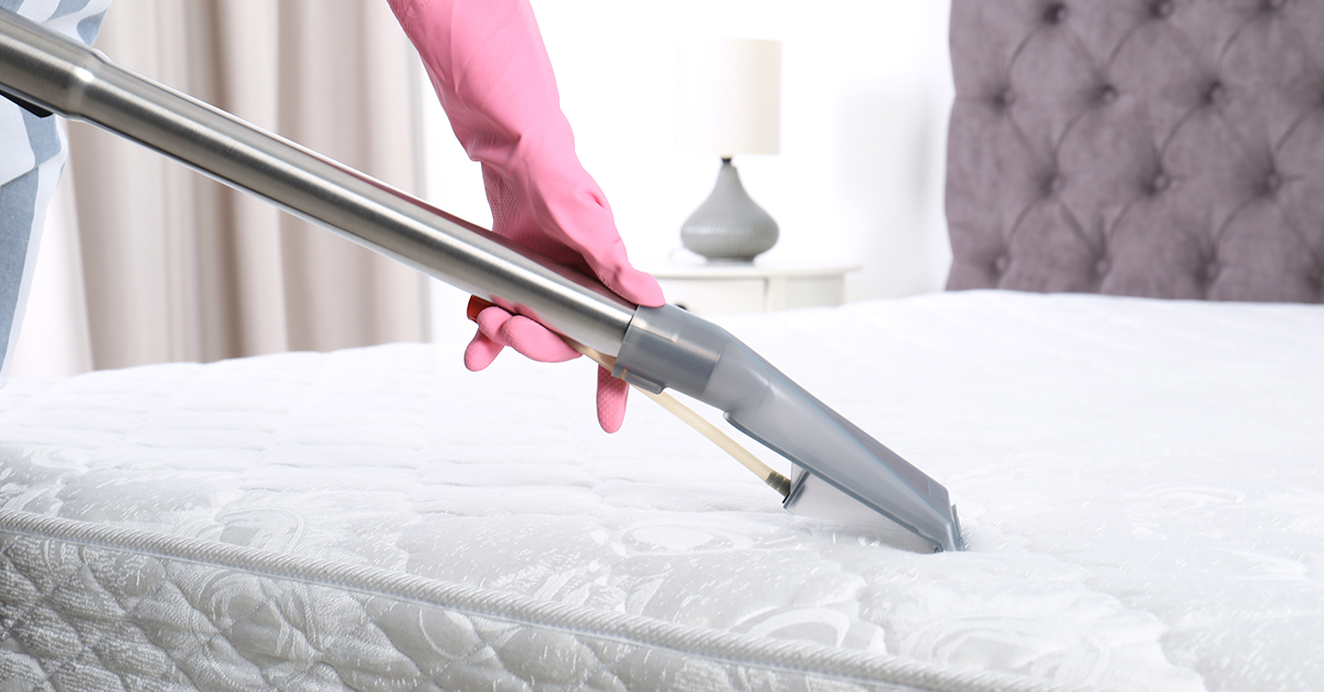 Consejos y productos para limpiar y desinfectar tu colchón y dejarlo como  nuevo