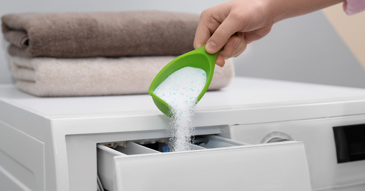 Cuatro errores que no debes cometer al usar detergente en polvo