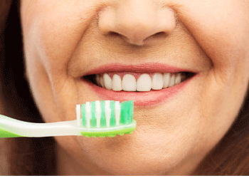 5 razones por las que una buena higiene bucal ayuda a tu calidad de vida en la edad adulta